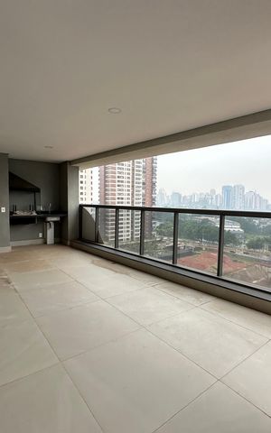 Apartamento à venda com 175m², 3 quartos e 3 vagas Apartamento à venda com 175m², 3 quartos e 3 vagasVaranda da Sala