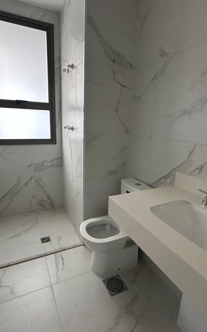 Apartamento à venda com 175m², 3 quartos e 3 vagas Apartamento à venda com 175m², 3 quartos e 3 vagasBanheiro da Suíte 1