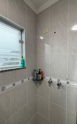 Casa à venda com 180m², 3 quartos e 4 vagas Casa à venda com 180m², 3 quartos e 4 vagasBanheiro da Suíte