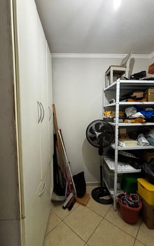 Casa à venda com 180m², 3 quartos e 4 vagas Casa à venda com 180m², 3 quartos e 4 vagasQuarto da Garagem