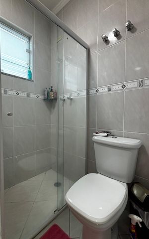 Casa à venda com 180m², 3 quartos e 4 vagas Casa à venda com 180m², 3 quartos e 4 vagasBanheiro da Suíte