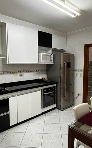 Casa à venda com 180m², 3 quartos e 4 vagas Casa à venda com 180m², 3 quartos e 4 vagasCozinha