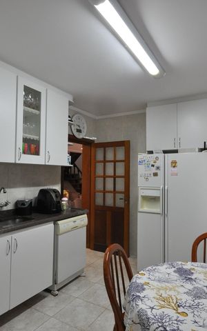 Casa de condomínio à venda com 320m², 4 quartos e 4 vagasCozinha