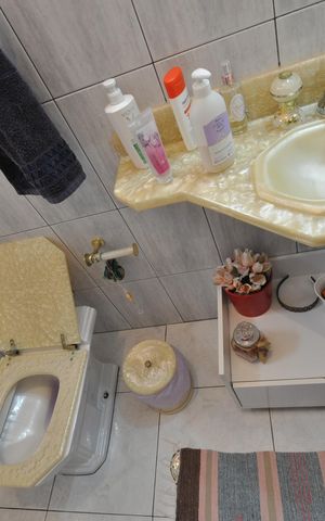 Casa de condomínio à venda com 320m², 4 quartos e 4 vagasLavabo