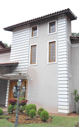 Casa de condomínio à venda com 320m², 4 quartos e 4 vagasFachada