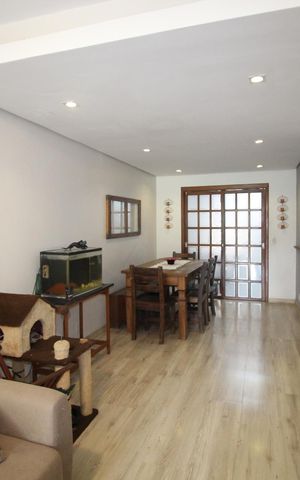 Casa de condomínio à venda com 126m², 3 quartos e 2 vagasSala