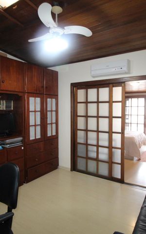 Casa de condomínio à venda com 126m², 3 quartos e 2 vagasEscritório