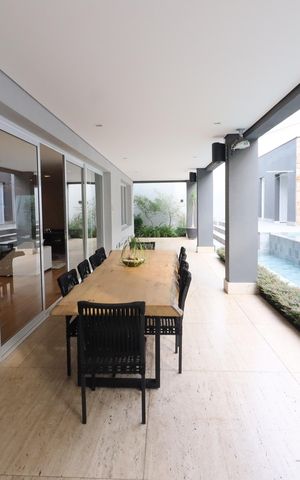 Casa de condomínio à venda com 750m², 4 quartos e 8 vagasChurrasqueira