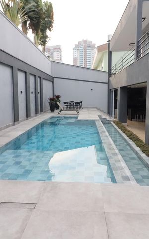 Casa de condomínio à venda com 750m², 4 quartos e 8 vagasPiscina