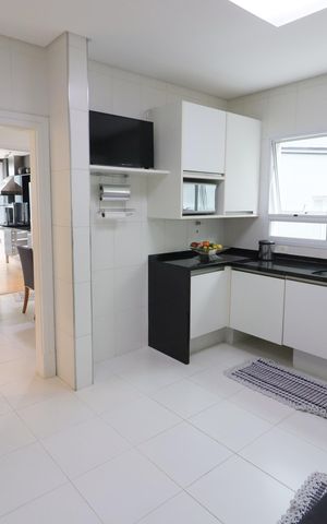 Casa de condomínio à venda com 750m², 4 quartos e 8 vagasCozinha e Área de Serviço