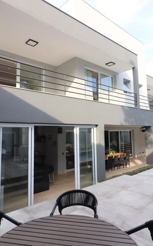 Casa de condomínio à venda com 750m², 4 quartos e 8 vagasPiscina