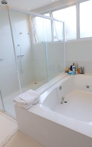 Casa de condomínio à venda com 750m², 4 quartos e 8 vagasBanheiro da Suíte 1