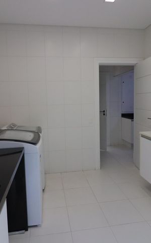 Casa de condomínio à venda com 750m², 4 quartos e 8 vagasCozinha e Área de Serviço
