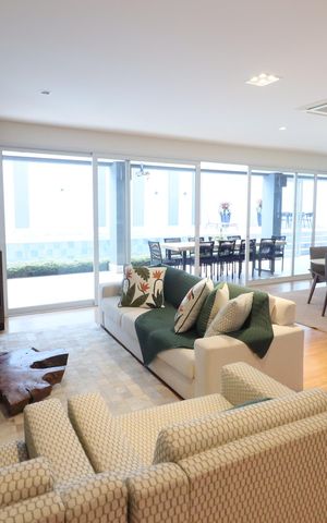 Casa de condomínio à venda com 750m², 4 quartos e 8 vagasSala