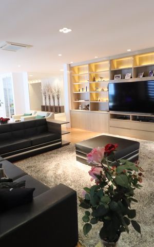 Casa de condomínio à venda com 750m², 4 quartos e 8 vagasSala