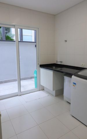 Casa de condomínio à venda com 750m², 4 quartos e 8 vagasCozinha e Área de Serviço