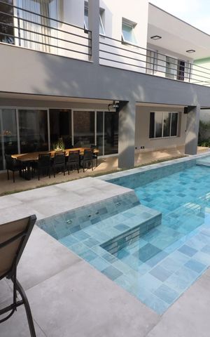 Casa de condomínio à venda com 750m², 4 quartos e 8 vagasPiscina