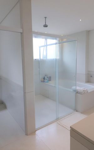 Casa de condomínio à venda com 750m², 4 quartos e 8 vagasBanheiro da Suíte 1