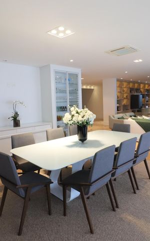 Casa de condomínio à venda com 750m², 4 quartos e 8 vagasSala