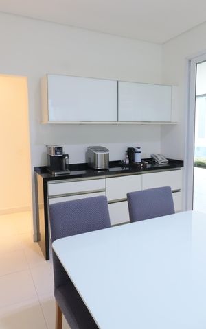 Casa de condomínio à venda com 750m², 4 quartos e 8 vagasCozinha e Área de Serviço