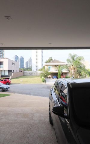 Casa de condomínio à venda com 750m², 4 quartos e 8 vagasGaragem