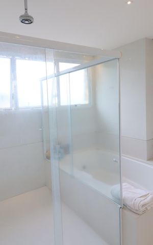 Casa de condomínio à venda com 750m², 4 quartos e 8 vagasBanheiro da Suíte 1