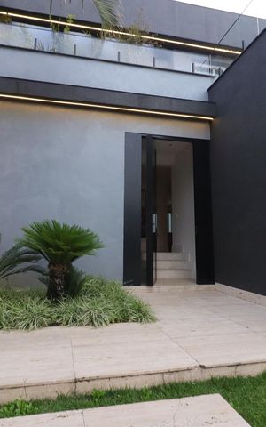 Casa de condomínio à venda com 750m², 4 quartos e 8 vagasFachada