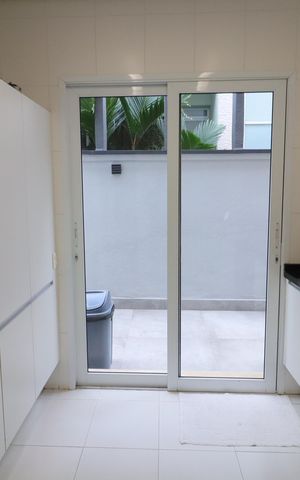Casa de condomínio à venda com 750m², 4 quartos e 8 vagasCozinha e Área de Serviço