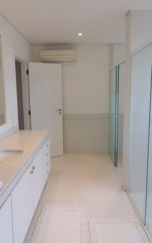 Casa de condomínio à venda com 750m², 4 quartos e 8 vagasBanheiro da Suíte 1