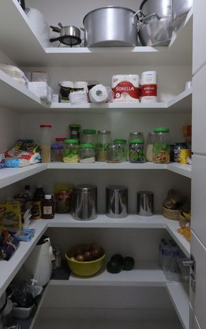 Casa de condomínio à venda com 750m², 4 quartos e 8 vagasCozinha e Área de Serviço