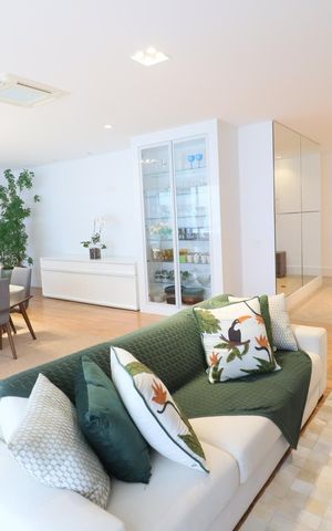 Casa de condomínio à venda com 750m², 4 quartos e 8 vagasSala
