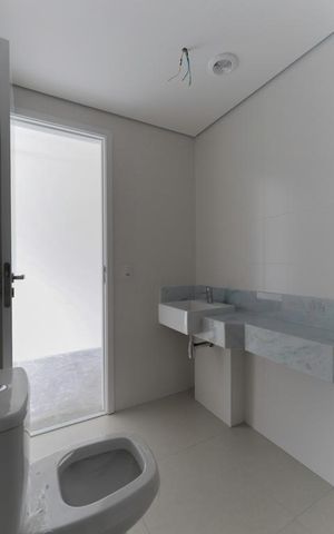 Apartamento à venda com 80m², 2 quartos e 1 vaga Apartamento à venda com 80m², 2 quartos e 1 vagaBanheiro da suíte 1