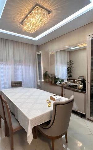 Casa à venda com 302m², 4 quartos e 4 vagas
