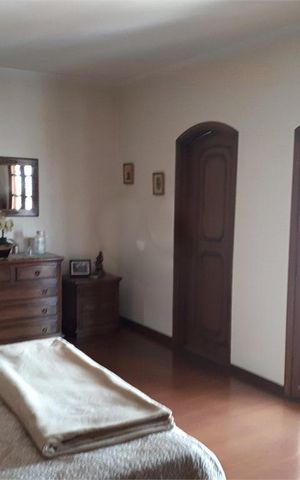 Casa à venda com 262m², 4 quartos e sem vaga