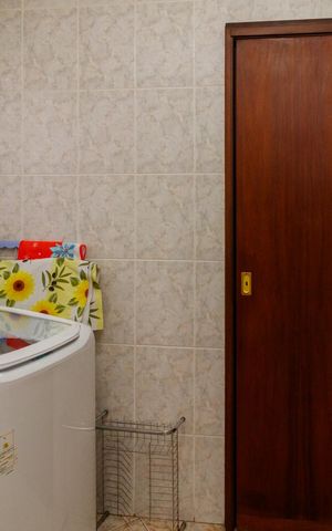 Casa à venda com 230m², 4 quartos e 4 vagas Casa à venda com 230m², 4 quartos e 4 vagasÁrea de Serviço