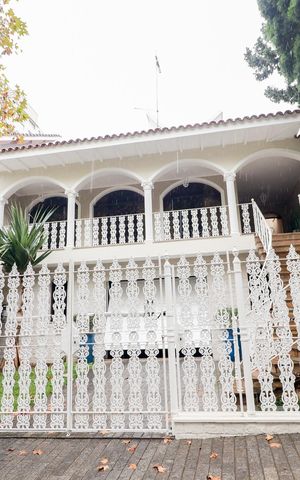 Casa para alugar com 275m², 3 quartos e 3 vagas Casa para alugar com 275m², 3 quartos e 3 vagasFachada