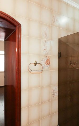 Casa para alugar com 275m², 3 quartos e 3 vagas Casa para alugar com 275m², 3 quartos e 3 vagasBanheiro da Suíte 1