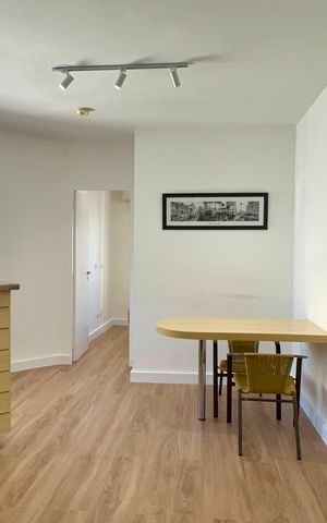 Studio para alugar com 33m², 1 quarto e sem vaga Studio para alugar com 33m², 1 quarto e sem vagaSala