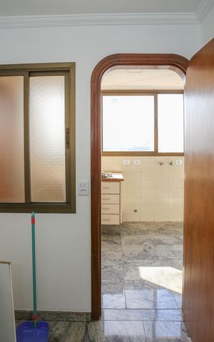 Apartamento para alugar com 167m², 3 quartos e 3 vagasQuarto de Serviço
