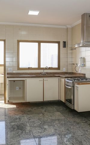 Apartamento para alugar com 167m², 3 quartos e 3 vagasCozinha
