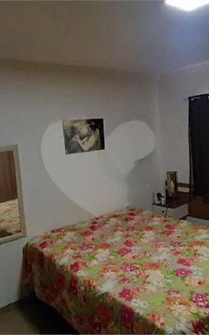 Casa à venda com 230m², 4 quartos e 2 vagas