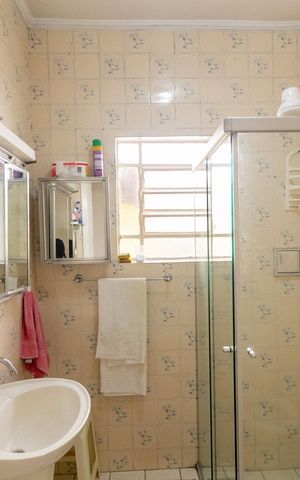 Casa à venda com 229m², 2 quartos e 4 vagas Casa à venda com 229m², 2 quartos e 4 vagasBanheiro Social