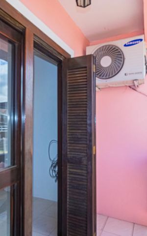Casa à venda com 240m², 4 quartos e 3 vagas Casa à venda com 240m², 4 quartos e 3 vagasVaranda do Escritório