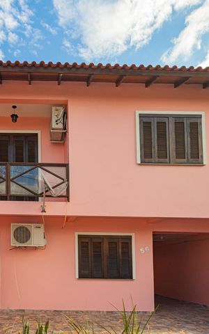 Casa à venda com 240m², 4 quartos e 3 vagas Casa à venda com 240m², 4 quartos e 3 vagasFachada