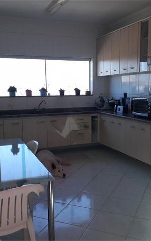 Casa à venda com 189m², 3 quartos e 4 vagas