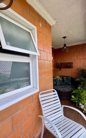 Apartamento à venda com 154m², 3 quartos e 2 vagas Apartamento à venda com 154m², 3 quartos e 2 vagasVaranda