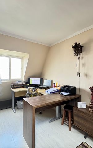 Apartamento à venda com 154m², 3 quartos e 2 vagas Apartamento à venda com 154m², 3 quartos e 2 vagasEscritório