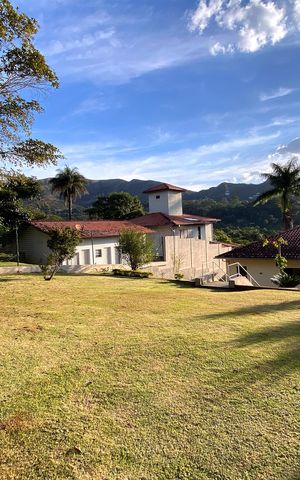 Casa de condomínio à venda com 300m², 3 quartos e sem vaga Casa de condomínio à venda com 300m², 3 quartos e sem vagaQuintal