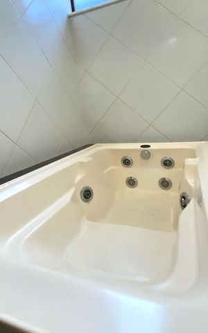 Casa de condomínio à venda com 300m², 3 quartos e sem vaga Casa de condomínio à venda com 300m², 3 quartos e sem vagaBanheiro da Suíte 1