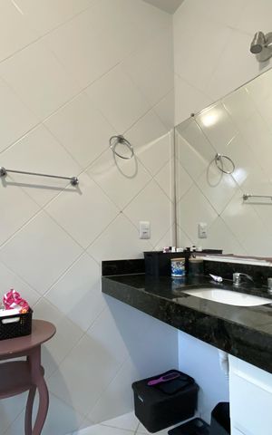 Casa de condomínio à venda com 300m², 3 quartos e sem vaga Casa de condomínio à venda com 300m², 3 quartos e sem vagaBanheiro da Suíte 1